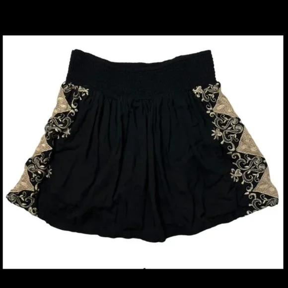 Gorgeous Lucky Brand Mini Black Embroidered Pull-On Skirt - Size Medium - Picture 4 of 6